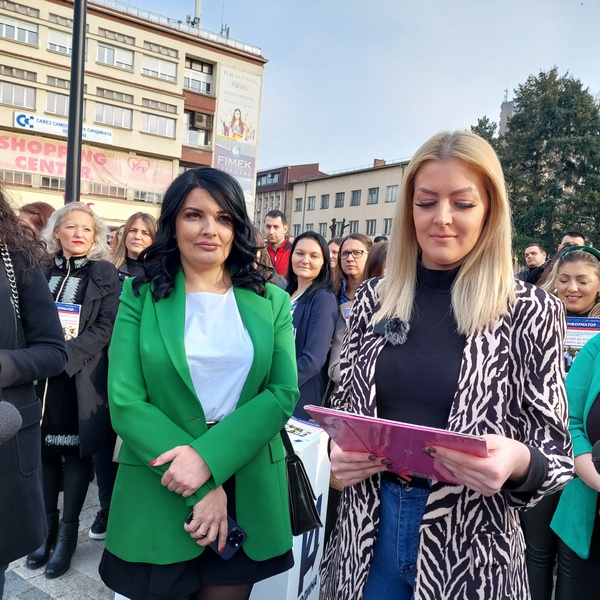 Podeli SNS Informatora u Leskovcu prisustvovala i Milena Popović Ivanović