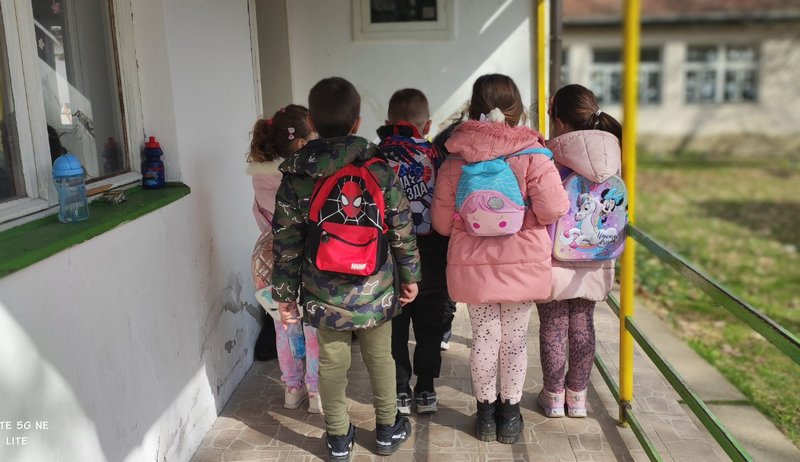 Roditelji iz Miroševca kod Leskovca se boje da mališanima u vrtiću ne padne plafon na glave, predškolska ustanova traži rešenje