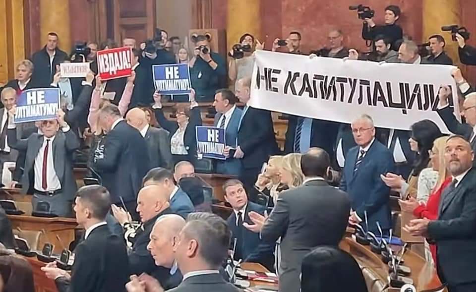 Bezmalo tuča u Skupštini Srbije tokom rasprave o Kosovu (video)