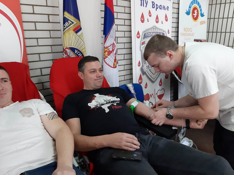 Vranjanci i dobrovoljni davaoci krvi iz Sarajeva i Budve darivali svoje zlatne kapi za spas nečijeg života