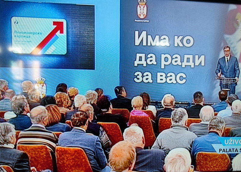 Vučić obećao penzionerske kartice od 1.oktobra sa brojnim povlasticama
