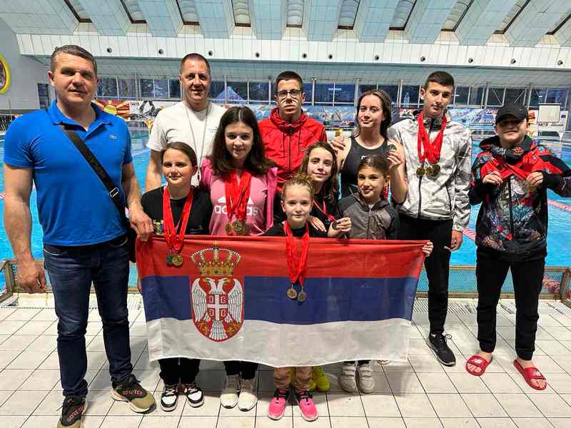 Devet plivača PK Leskovac osvojilo 16 medalja na „Delfin kupu“u Skoplju
