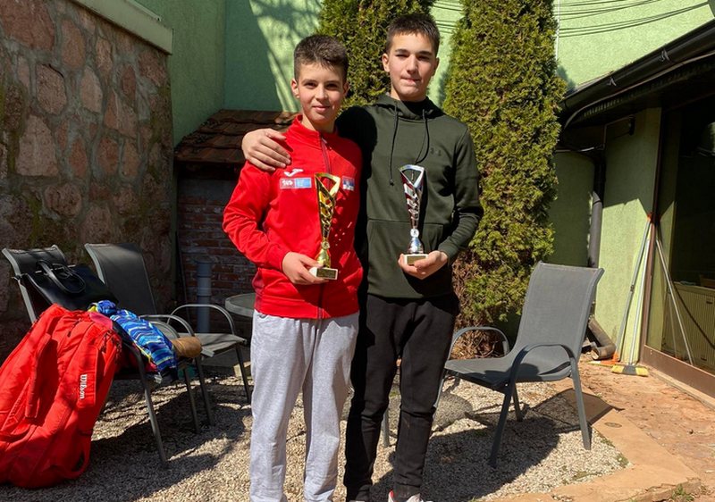 Braća Pavle i Kosta Stojiljković nižu uspehe na teniskim terenima