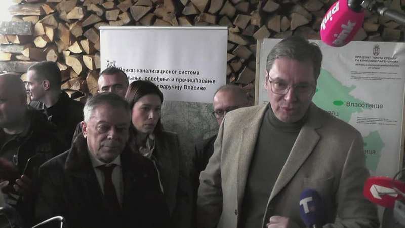 Vučić obećao da će uložiti veliki novac u turistički razvoj Vlasinskog jezera i u izgradnju puta ka Crnoj Travi