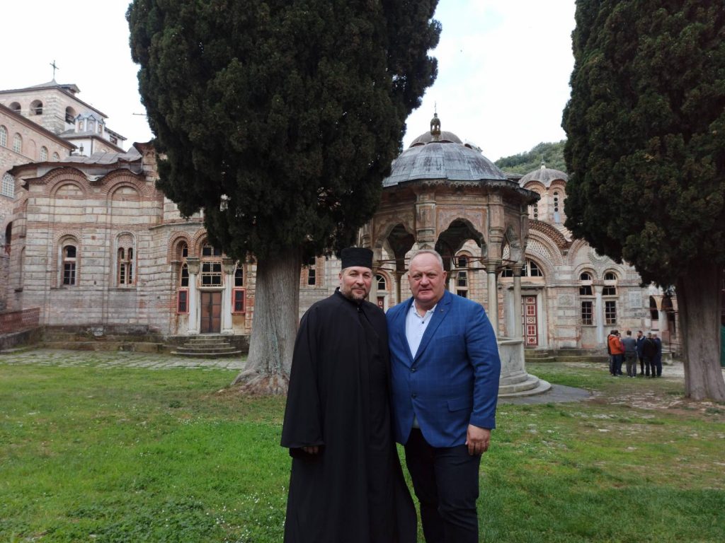 Delegacija grada Leskovca posetila i manastir Hilandar