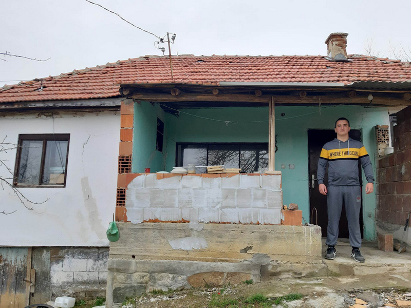 Uz pomoć resornog ministrstva Marko kupio kuću na selu u kojoj svija svoj novi dom