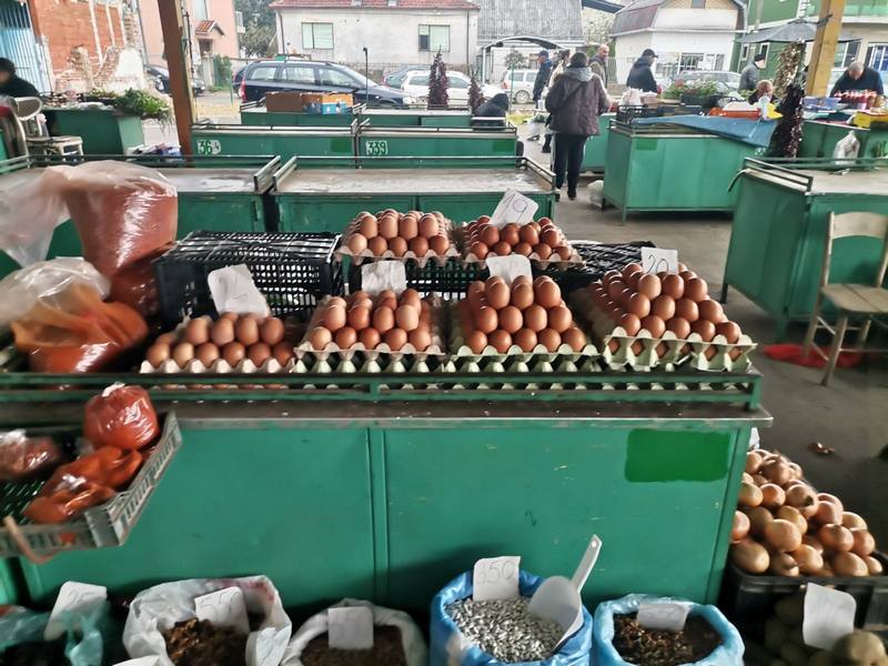 Jaja na pijacama u Leskovcu u odnosu na prošlu godinu poskupela za dva dinara