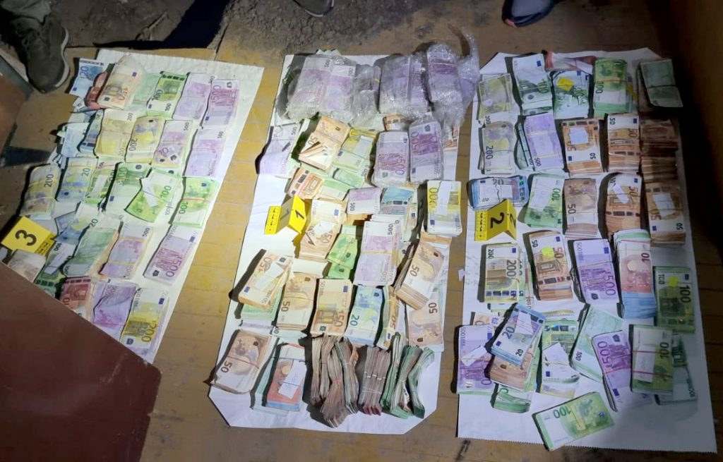 U stanovima pripadnika Balkanskog narko kartela pronađeno 2,7 miliona evra
