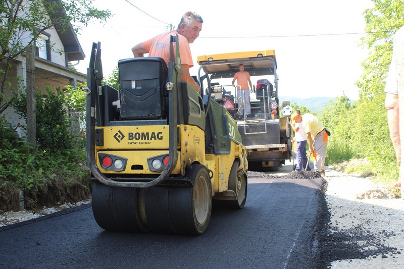 Završava se asfaltiranje Ulice Josifa Pančića u Vlasotincu