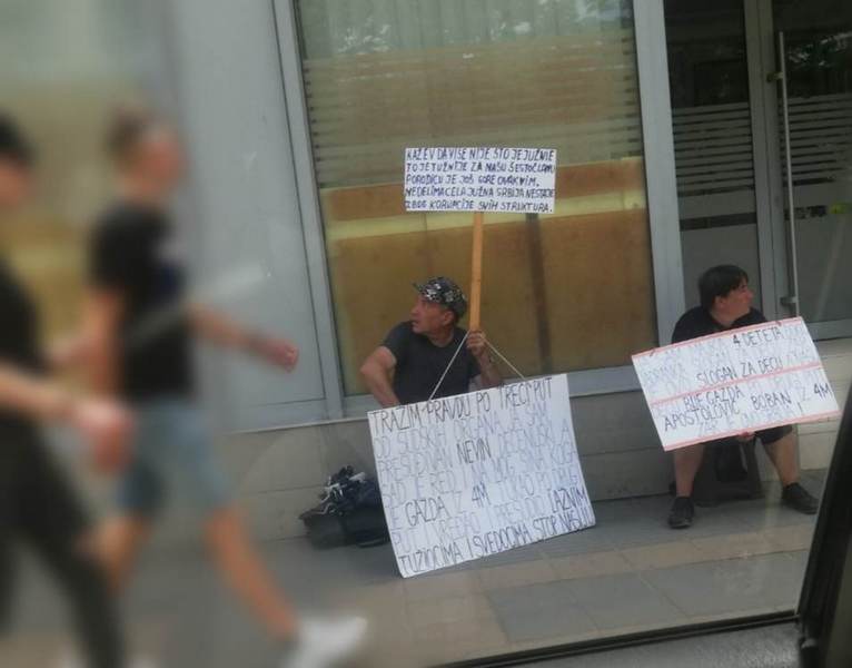 Porodica Đokić iz Kukulovca pono protestuje ispred suda zbog „korupcije“
