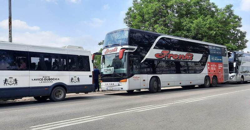Autobusi iz Leskovca krenuli na miting u Beograd