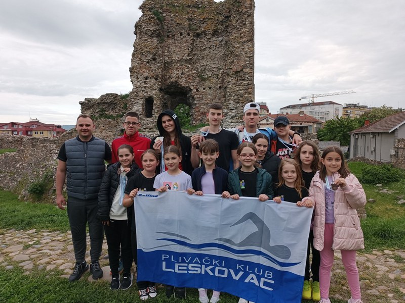 Sa Šarengradskog kupa plivači Leskovca doneli 11 medalja