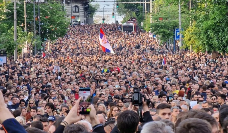 Građani na protestu u Beogradu traže zaustavljanje nasilja u Srbiji
