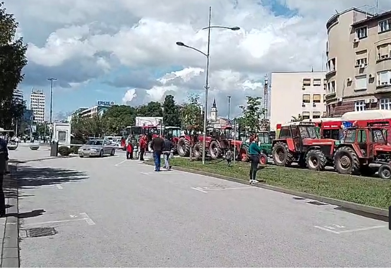 Poljoprivrednici blokirali puteve u Srbiji, na jugu mirno