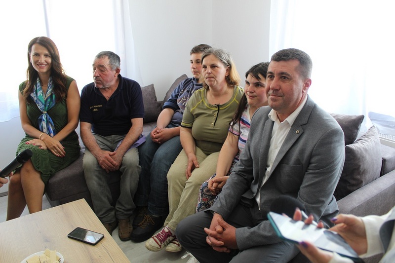 Porodica Stojanović iz Ravnog Dela useljenja u novi dom