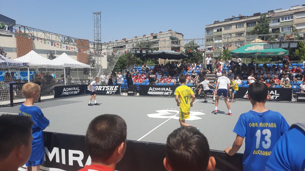 Počeo turnir u fudbalu 3×3 danas na gradskom trgu u Leskovcu
