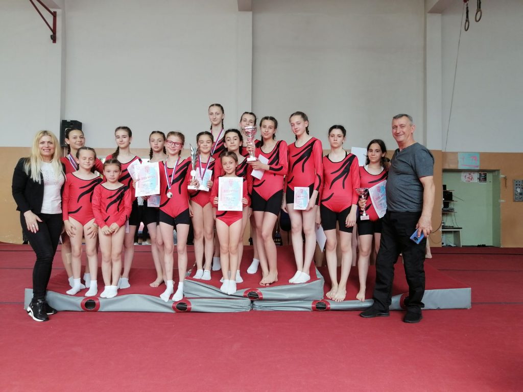 Gimnastičarke iz Leskovca osvojile prvo i drugo mesto na Vidovdanskom turniru