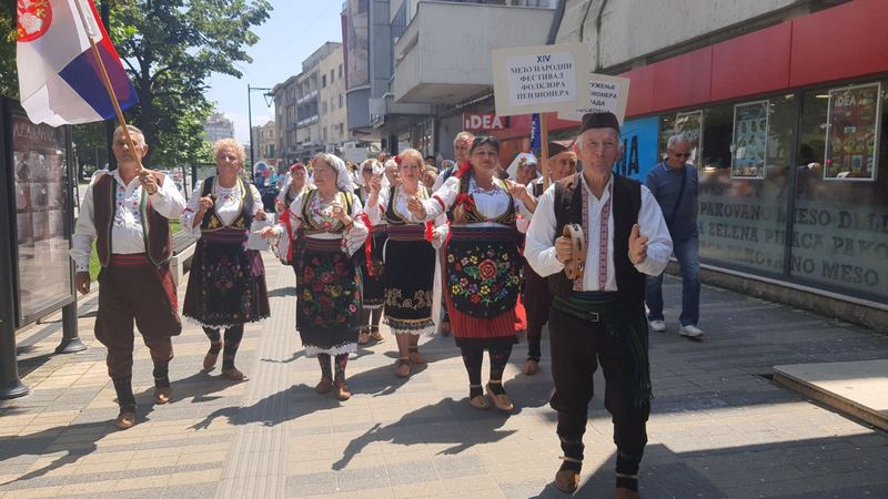 Penzioneri iz Srbije, Bugarske i Severne Makedonije ponovo oduševili igrom u centru Leskovca