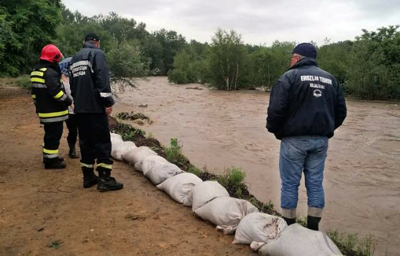 Zbog poplave vanredna situacija u 52 opštine
