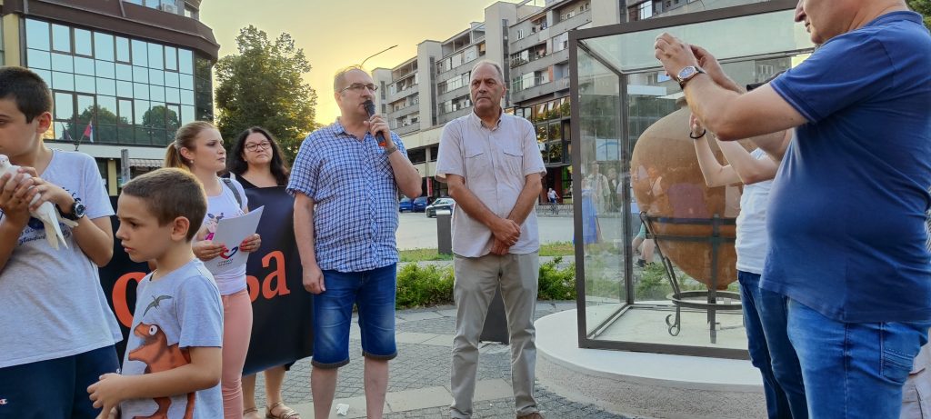 Stošić na protestima: Svedoci smo sve veće ekonomske krize, u Leskovcu hleba i igara, a bogami i striptiza