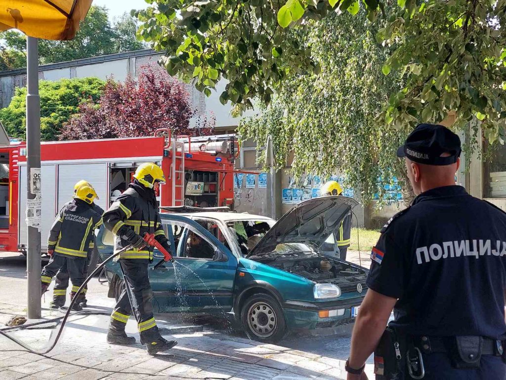 Izgoreo automobil u ulici Svetozara Markovića, nema povređenih