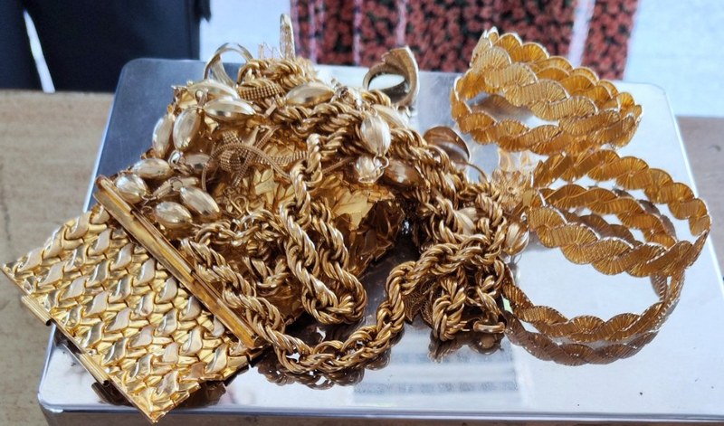 Carinici zaplenili skoro kilogram zlata
