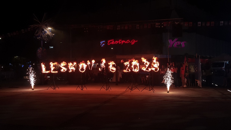 Festival vatre ponovo oduševio Leskovčane na karnevalu (video)