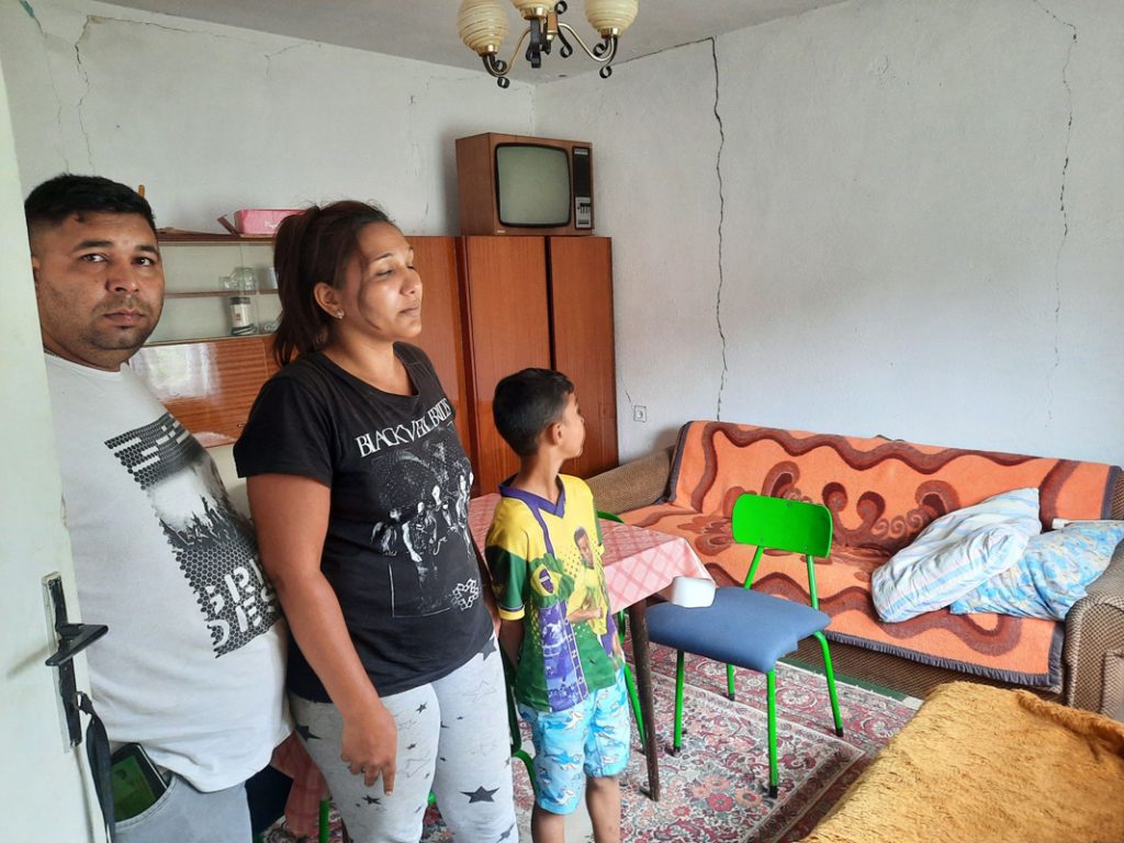 Šestočlana porodica Janjić dobila kuću od Ministarstva za brigu o selu