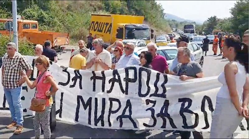 Građani Kuršumlije držali u blokadi Kastratsku petlju, poslanik Cakić govorio na protestu