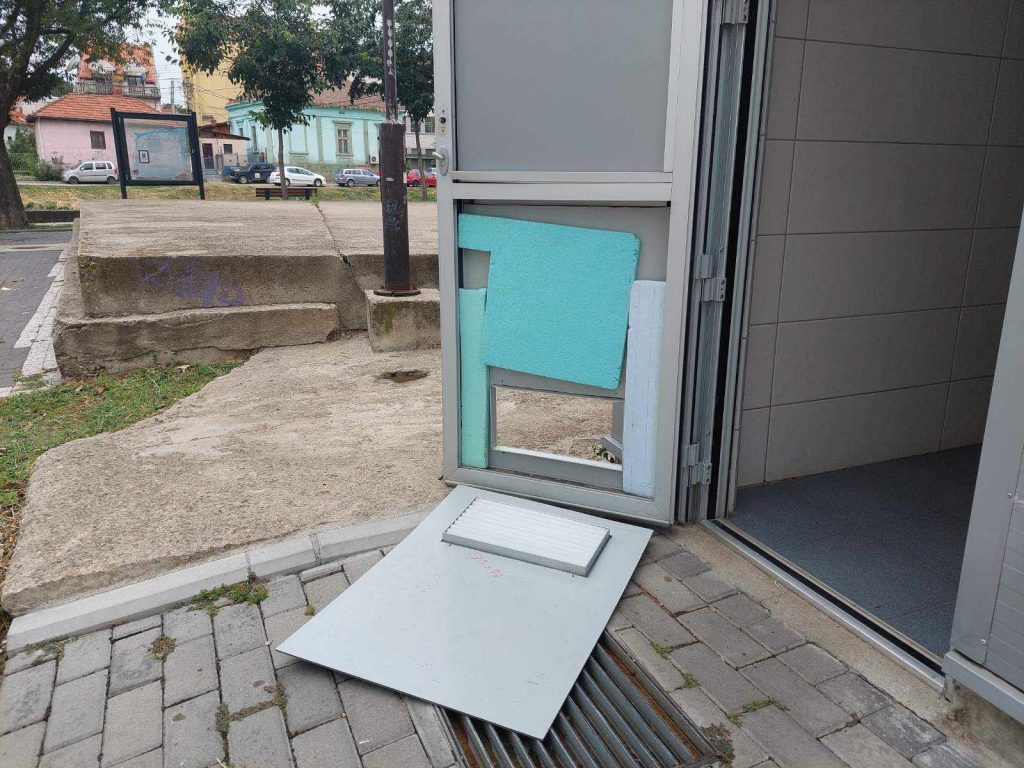 Ovako izgleda novi javni toalet pored keja Veternice u Leskovcu, odraz (ne)kulture!