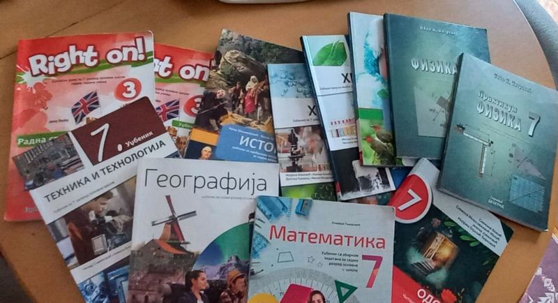 Stanovnici najsiromašnijeg dela Srbije blokirali magistralu: Traže besplatne udžbenike za svoju decu