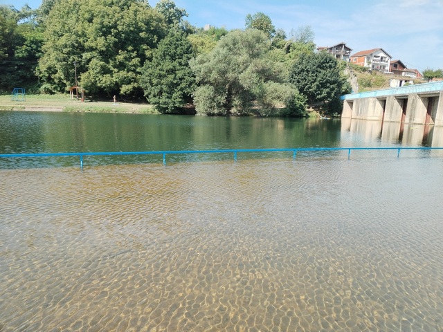 Voda iznad brane u Vlasotincu se može koristiti za kupanje, tuširanje posle kupanja – obavezno
