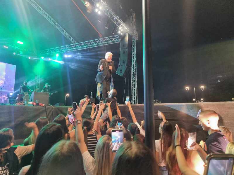 Na koncertu Željka Samardžića u Leskovcu hiljade tinejdžera