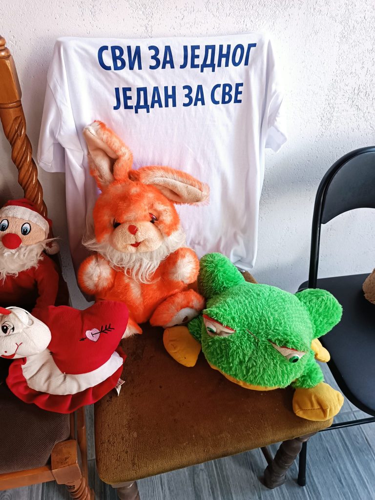 Udruženje građana “Svi za jednog, jedan za sve – dr Aleksandar Rangelov” u humanitarnoj akiciji prikupilo igračke za decu, pozivaju sugrađane da dođu da ih preuzmu