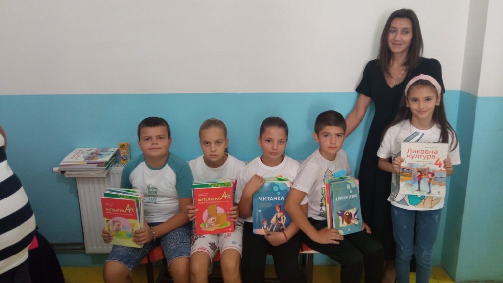 Grad Niš donirao 35 kompleta knjiga za osnovce sa Kosova i Metohije