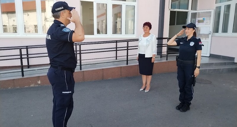 Policajci obezbeđuju škole u Vlasotincu i Crnoj Travi