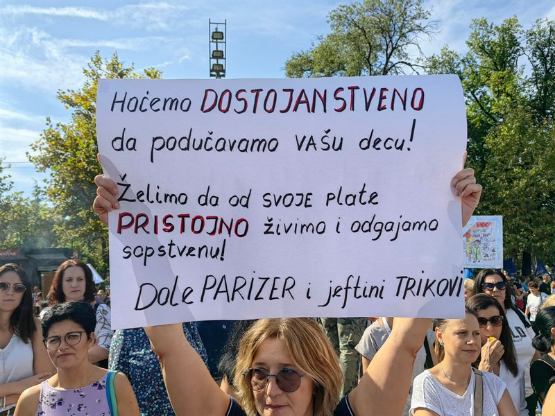 Počeo protest prosvetnih sindikata, blokiran saobraćaj