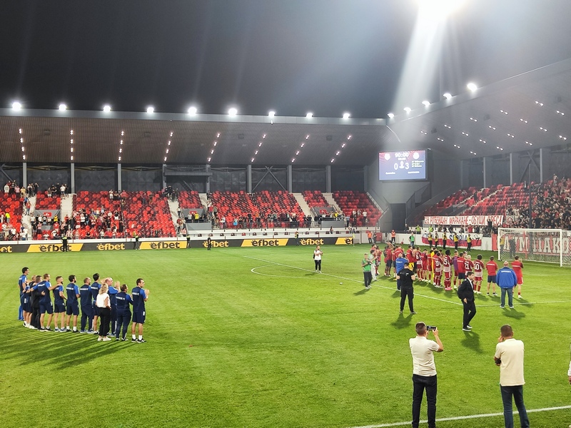 Nezaboravna noć na stadionu u Leskovcu, Čukaričkom falila podrška navijača (video)