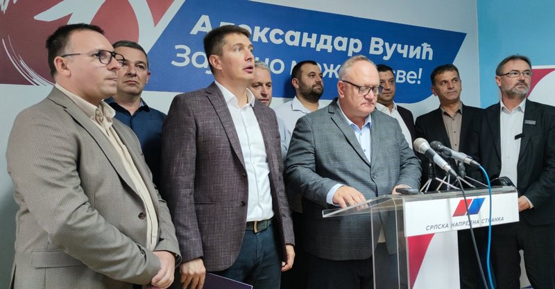 Lideri SNS dva oruga na jugu pozvali na miting 5.novembra u Leskovcu i poručili da se ne glasa za prošlost nego za budućnost