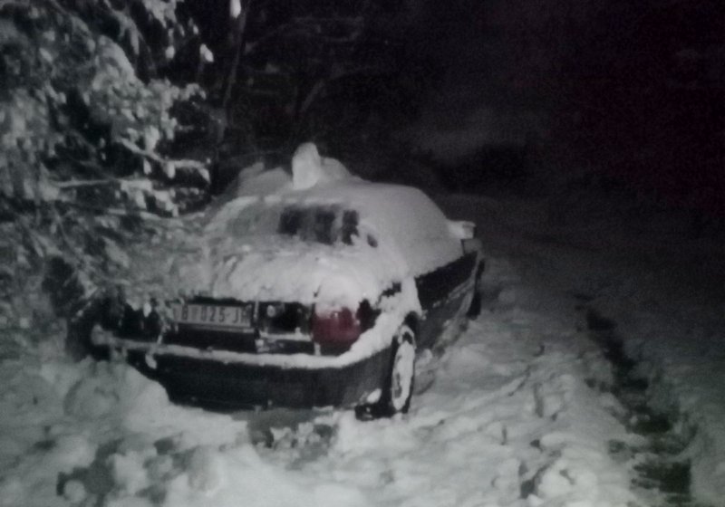Meštani četiri leskovačka sela odsečeni zbog snega od pola metra, panika zbog bolesne bebe i nekoliko starijih ljudi