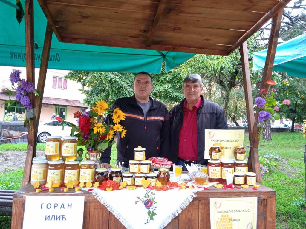 Kad pčelarstvo od hobija preraste u ljubav – priča o porodici Ilić iz Granice kod Bojnika