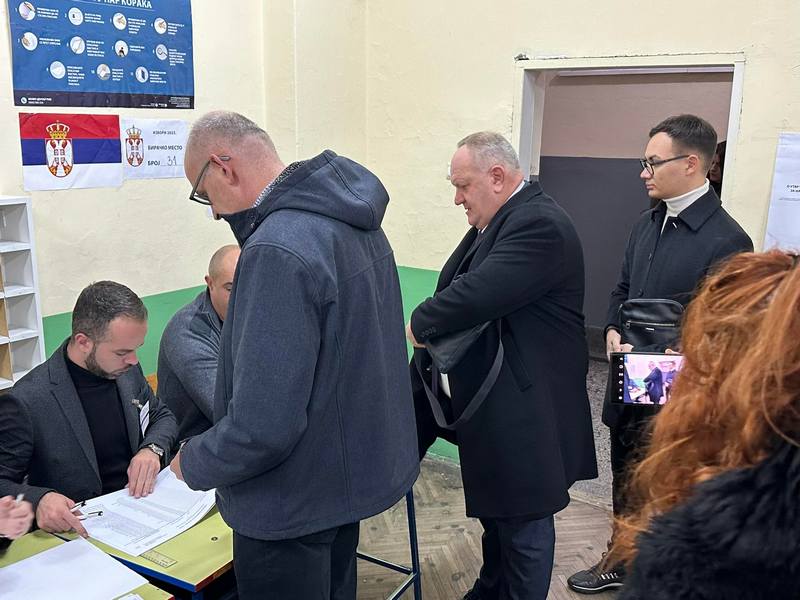 Neprijatan susret genetičara Stojkovića i Gorana Cvetanovića na biračkom mestu u Leskovcu