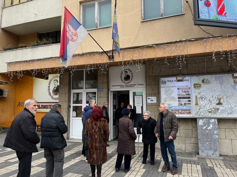 Novinaru Jugmedie zabranjen ulazak na biračko mesto u Leskovcu, predsednik GIK se izvinio
