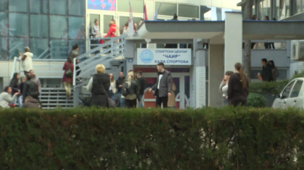 Policija proverava sumnje opozicije da je SNS kupovala glasove u kol centru niškog „Čaira“