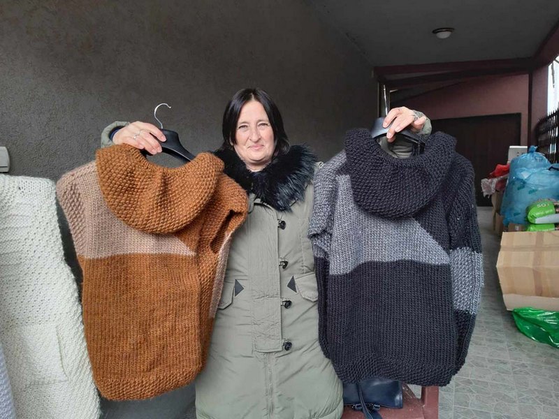 Dokonost pobedila pletenjem: Nade Cvetković osvaja i internet tržište unikatnim modnim proizvodima od vunice