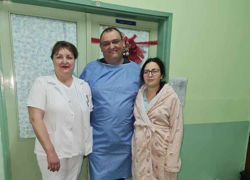 Vlasnik „Bebi snova“ 23. put darivao krevetićima prve bebe u Leskovcu