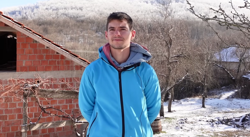 Nikola napustio Beograd pa otišao da živi na selu kod Prokuplja: „Ovde je sloboda“