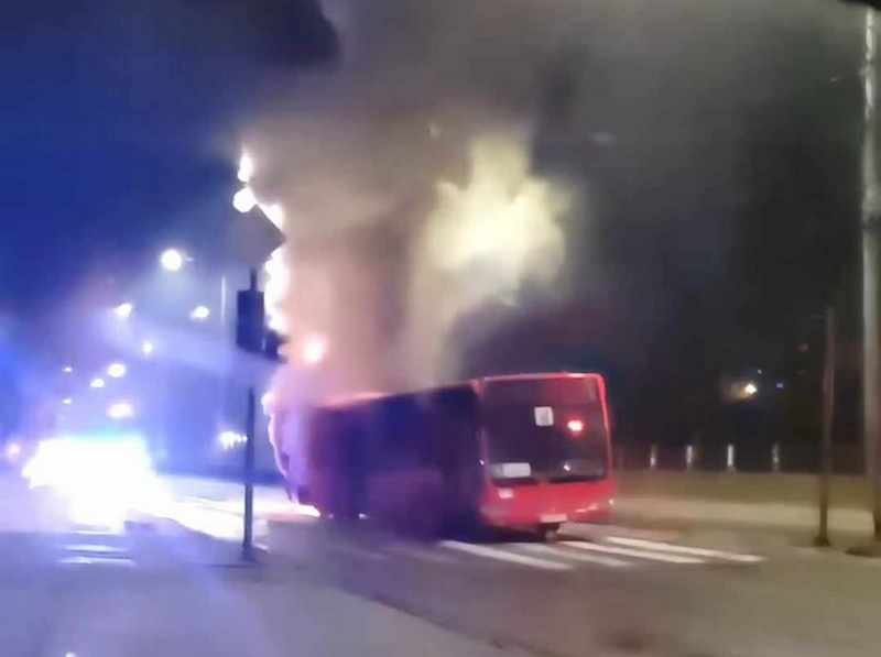 Ponovo goreo gradski autobus u Nišu
