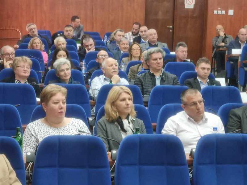 Opozicija napustila konstitutivnu sednicu zbog izborne krađe, a Živojin Stefanović iskoristio svojih 5 minuta