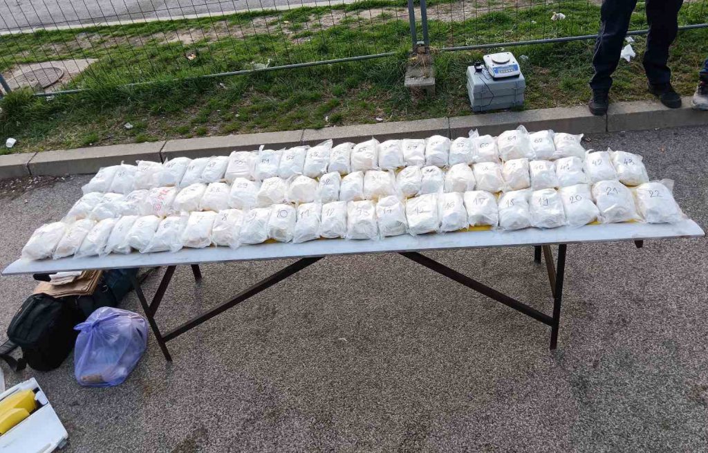Na prelazu Preševo zaplenjeno oko 42,3 kilograma droge